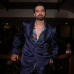 Avinash Sachdev Instagram - Caption this.... 😉 Styled by @sitybymahakhirani Shirt by @addysformen Blazer set by @mint.sew 📸 @portraitdeewana