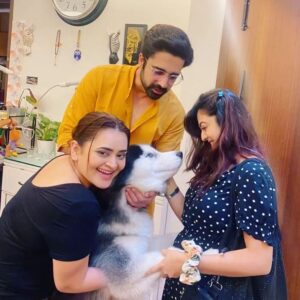 Avinash Sachdev Instagram - The consistent mad bond, results into happy bond! ♥️♥️🤗🤗 #friendsarefamily #truefriends #eliteclan #bbott2 #bond #forever ##avinashvijaysachdev #falaqnaaz #poojabhatt #bebikadhurve #chosenfamily #funtimes