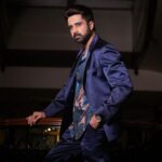 Avinash Sachdev Instagram - Caption this.... 😉 Styled by @sitybymahakhirani Shirt by @addysformen Blazer set by @mint.sew 📸 @portraitdeewana