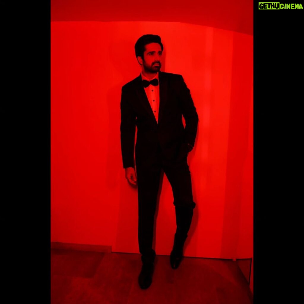 Avinash Sachdev Instagram - Feeling Bond 🖤 Styled by - @purvabansal5 Outfit by - @labelparampara Photography by - @portraitdeewana #avinashvijaysachdev #avs #classic #classispermanent #blacklove