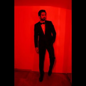 Avinash Sachdev Instagram - Feeling Bond 🖤

Styled by - @purvabansal5
Outfit by - @labelparampara
Photography by - @portraitdeewana
#avinashvijaysachdev #avs #classic #classispermanent #blacklove