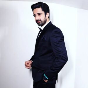 Avinash Sachdev Instagram - Feeling Bond 🖤

Styled by - @purvabansal5
Outfit by - @labelparampara
Photography by - @portraitdeewana
#avinashvijaysachdev #avs #classic #classispermanent #blacklove