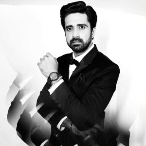 Avinash Sachdev Instagram - Feeling Bond 🖤

Styled by - @purvabansal5
Outfit by - @labelparampara
Photography by - @portraitdeewana
#avinashvijaysachdev #avs #classic #classispermanent #blacklove