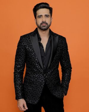 Avinash Sachdev Instagram - Dressed to impress, our #Herono1 in black suit redefine 'swag' ! Ready to steal hearts and the spotlight 🖤🎬

Styled by @tiara_gal @akansha.27 
Outfit by @mehboobsons
Shoes @warewood_shoemakers 
Assisted by @whatmanaaadoes
Make up and hair @manishmakeupartist

#AvinashSachdev #AvinashVijaySachdev #AVS #Sachkadev #Avinashinbiggboss #Avinashinbbott #Biggbossott #Avinashkipaltan #lionofthejungle