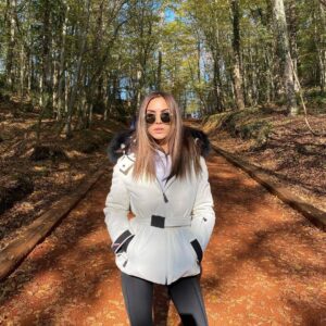 Ayşegül Çınar Instagram - Üşüdüm, zaten hep üşürüm ☃️