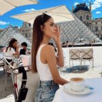 Ayşegül Çınar Instagram - 🤭 Louvre, Paris