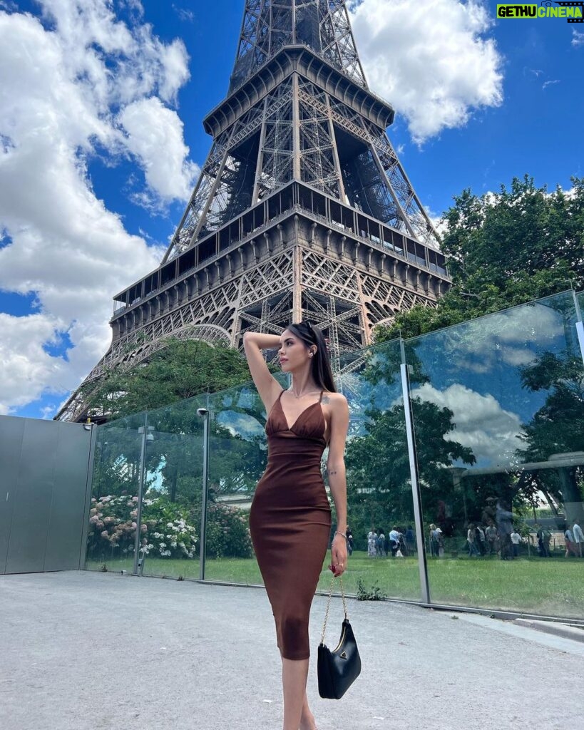 Ayşegül Çınar Instagram - 🧚🏻‍♀🫶🏼🧚🏻‍♀ Paris, France