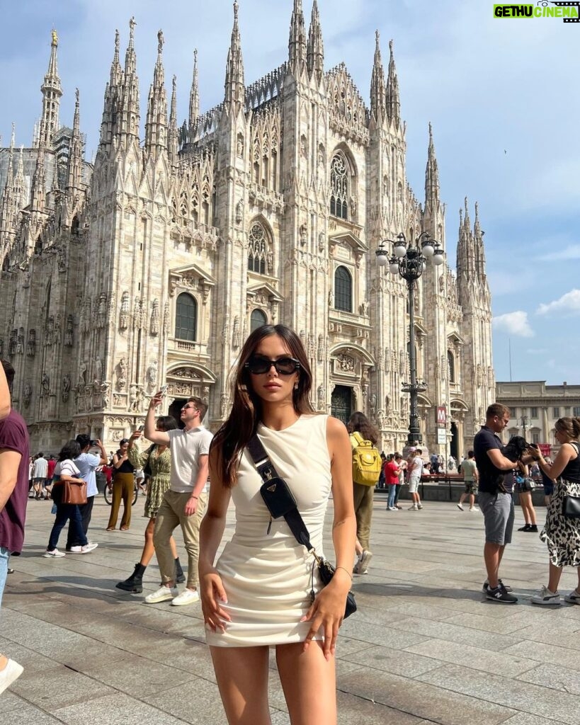 Ayşegül Çınar Instagram - 🇮🇹🫶🏼 Milano, Italy