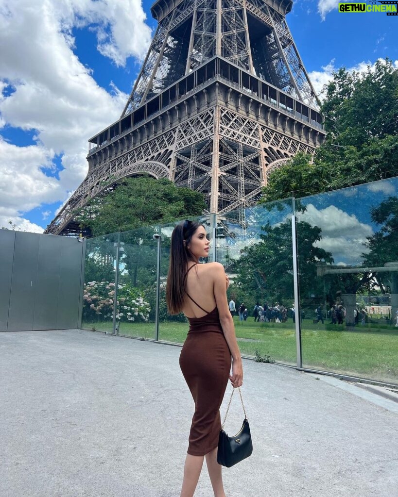Ayşegül Çınar Instagram - 🧚🏻‍♀️🫶🏼🧚🏻‍♀️ Paris, France