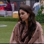 Ayesha Khan Instagram - Weekend dump.🤍 #ayeshakhan #colorstv #biggboss17 #trendingnow #intagram Look 3 Outfit- @shopbutterhands Styled by- @duh_rasmalai Look 5 Jewellery- @ijewels009 Look 6 Outfit- @shopbutterhands Styled by- @duh_rasmalai