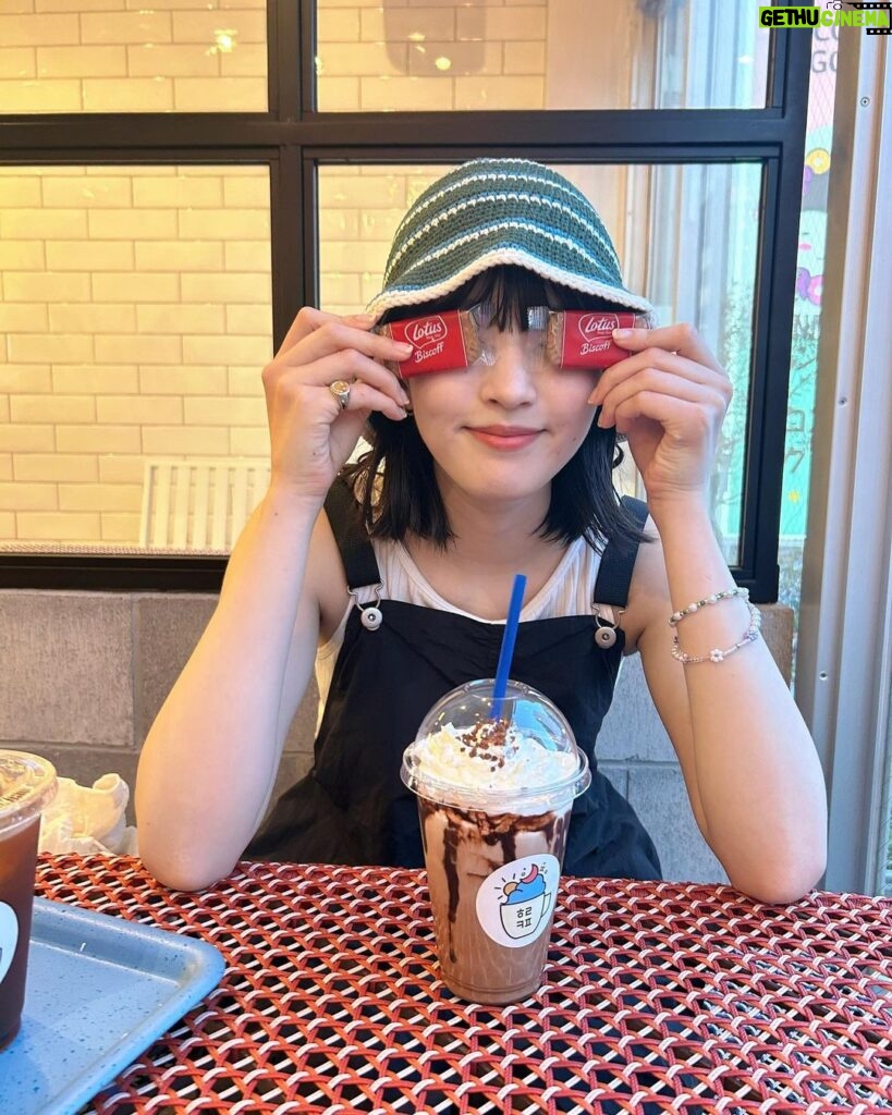 Ayuri Yoshinaga Instagram - 美味しいときの癖👀‼ みんなの癖は？ #cafe #開きすぎ #카페 #커피 #오오티디