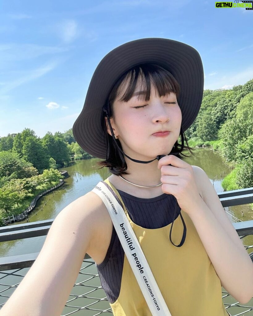 Ayuri Yoshinaga Instagram - 🌱‬🌿🍃 黄色ワンピース映えるね🐤 onepiece:stylemixer #自然 #森 #アウトドア #ワンピース #오오티디