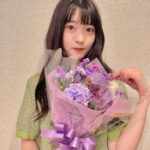 Ayuri Yoshinaga Instagram - ドラ恋同窓会SP第1弾！ ありがとうございました🫶 みんなキャラ濃いな〜って改めて感じた回だったよね😂 次週もよろしくお願いします！ ちなみにお花はイベントで頂いた花なんだけど、めっちゃパープルでふぁぁぁ！ってなった💜感謝です🙏
