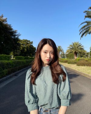Ayuri Yoshinaga Instagram - 最近暑くない？🫠
水分補給こまめにね！

二の腕隠れてパフになってる服って華奢に見えてモチベあがる🤍