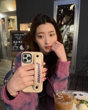 Ayuri Yoshinaga Instagram - CASETiFYのハンドベルトケース💜

ベルトがあるタイプ初めて使うけど安定するからすごく便利！

色とか文字とか自分でカスタムできるから嬉しい！！もちろんパープル💜

今、色々と大変なご時世だから平和を願って"peace"を入れたよ☮️

プロモコード 【15AYURI】
を使用すると15%offだから
ぜひ、チェックしてみてね😌

@casetify_jp 
#casetify 
#Shouyourcolor
 #アユリフォン