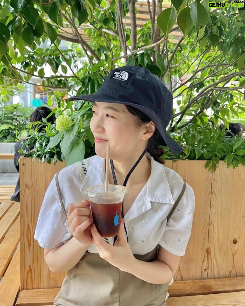 Ayuri Yoshinaga Instagram - アイスコーヒー美味しく思えるようになって大人になったなってちょっと嬉しいけど、どこか寂しくもあるよね…🫥 みんなは飲み物何が好き？🫶 あと、オススメのコーヒー教えてくれたら嬉しいな☕️🍼🫶