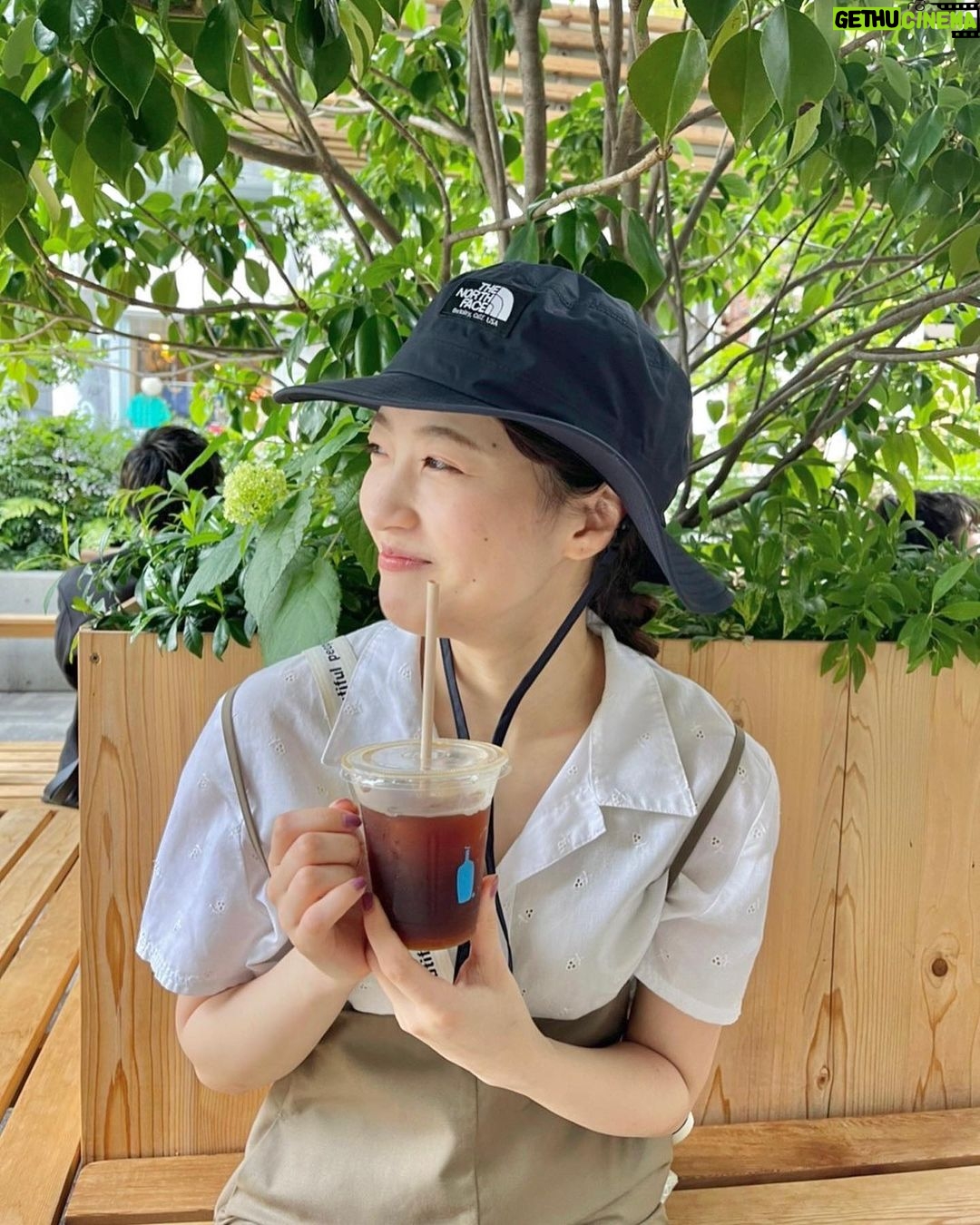 Ayuri Yoshinaga - 4.6K Likes - アイスコーヒー美味しく思えるようになって大人になったなってちょっと嬉しいけど、どこか寂しくもあるよね…🫥
みんなは飲み物何が好き?🫶
あと、オススメのコーヒー教えてくれたら嬉しいな☕️🍼🫶