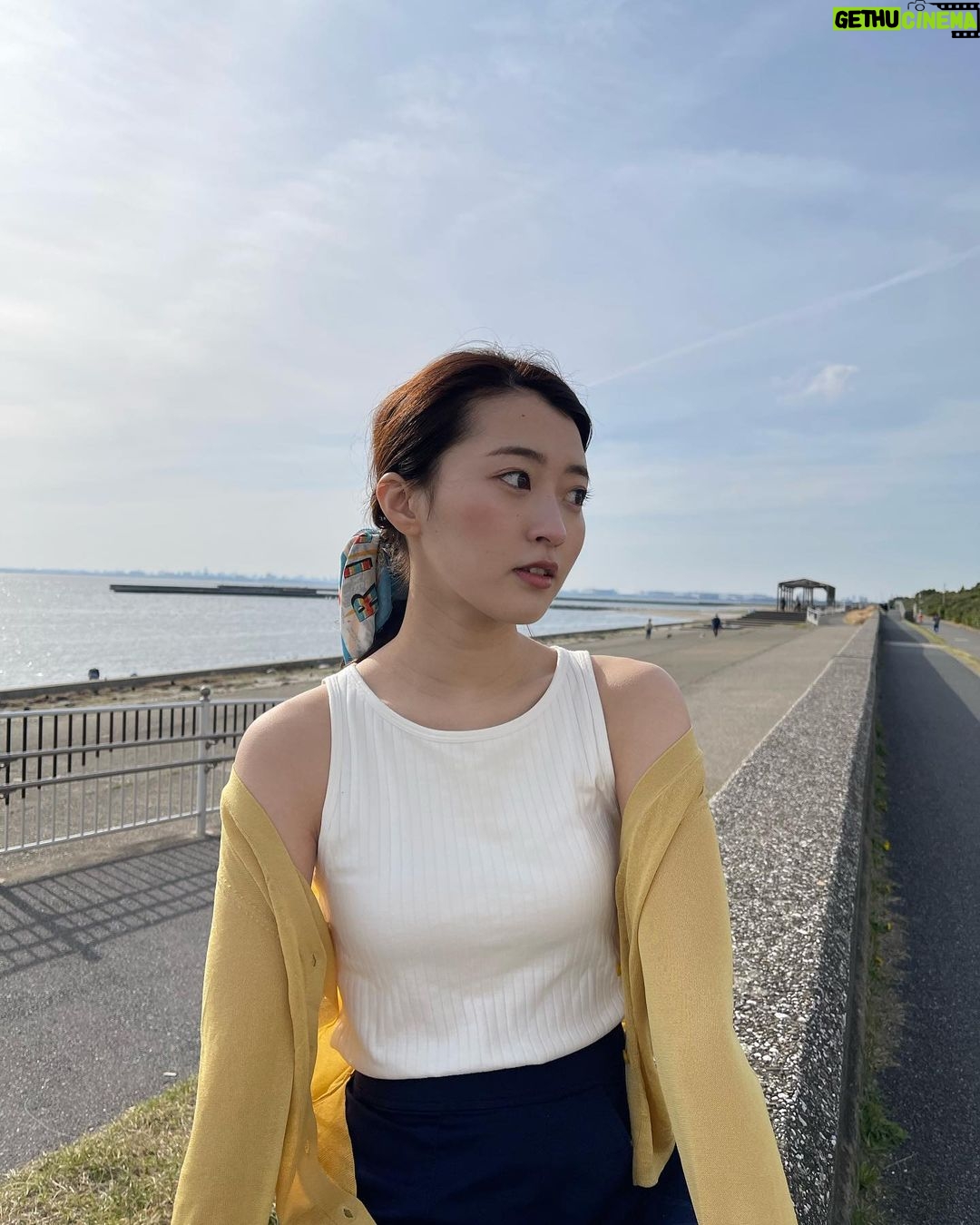 Ayuri Yoshinaga - 6.5K Likes - UNIQLOのブラトップを着まわし🤍
エアリズムコットンリブブラタンクトップとアメリカンスリーブクロップドブラタンクトップはトップス見えするから何にでも合わせやすい🫰🏻🫧
私はパンツスタイルとスカートスタイルどっちにも合わせてみた!
ブラ紐問題気にしなくて済むからありがたいよね、、🙏
エアリズムブラキャミソールは着心地がとても良いからおうちでよく着てるよ🤫
この時期だからカーディガンやシャツを羽織って合わせてみた😌🤍ちゃんとパープル入ってるの気づいた?💜
みんなはどうやって着こなす?教えてほしいな💐
着用アイテム
1枚目
エアリズムコットンリブタンクトップ
プレミアムリネンシャツ(長袖)
ストレートハイライズジーンズ
2枚目
アメリカンスリーブクロップドブラタンクトップ
ライトVネックカーディガン(長袖)
ストレッチコットンブレンド サーキュラースカート(丈標準80.5~84.5cm)
3枚目
エアリズムブラキャミソール
コットンストライプロングシャツ
スウェットパンツ
@uniqlo_with
@uniqlo_jp
#ユニクロ
#ブラトップ
#ユニクロ購入品
#春コーデ