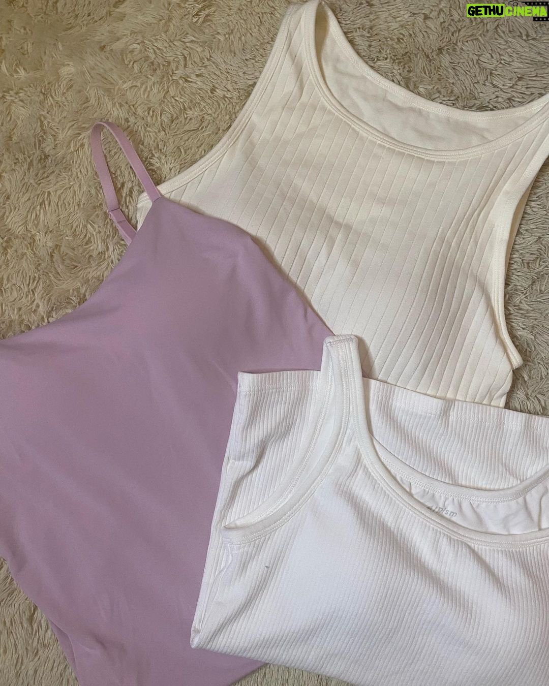 Ayuri Yoshinaga - 6.5K Likes - UNIQLOのブラトップを着まわし🤍
エアリズムコットンリブブラタンクトップとアメリカンスリーブクロップドブラタンクトップはトップス見えするから何にでも合わせやすい🫰🏻🫧
私はパンツスタイルとスカートスタイルどっちにも合わせてみた!
ブラ紐問題気にしなくて済むからありがたいよね、、🙏
エアリズムブラキャミソールは着心地がとても良いからおうちでよく着てるよ🤫
この時期だからカーディガンやシャツを羽織って合わせてみた😌🤍ちゃんとパープル入ってるの気づいた?💜
みんなはどうやって着こなす?教えてほしいな💐
着用アイテム
1枚目
エアリズムコットンリブタンクトップ
プレミアムリネンシャツ(長袖)
ストレートハイライズジーンズ
2枚目
アメリカンスリーブクロップドブラタンクトップ
ライトVネックカーディガン(長袖)
ストレッチコットンブレンド サーキュラースカート(丈標準80.5~84.5cm)
3枚目
エアリズムブラキャミソール
コットンストライプロングシャツ
スウェットパンツ
@uniqlo_with
@uniqlo_jp
#ユニクロ
#ブラトップ
#ユニクロ購入品
#春コーデ