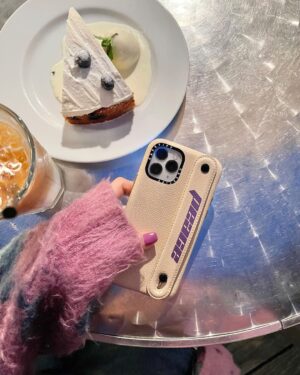 Ayuri Yoshinaga Instagram - CASETiFYのハンドベルトケース💜

ベルトがあるタイプ初めて使うけど安定するからすごく便利！

色とか文字とか自分でカスタムできるから嬉しい！！もちろんパープル💜

今、色々と大変なご時世だから平和を願って"peace"を入れたよ☮️

プロモコード 【15AYURI】
を使用すると15%offだから
ぜひ、チェックしてみてね😌

@casetify_jp 
#casetify 
#Shouyourcolor
 #アユリフォン