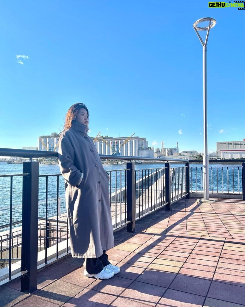 Ayuri Yoshinaga Instagram - まなみんコートとスラックス めちゃめちゃ好き！！！！ しかもコートあったかい♨️🐒