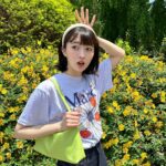 Ayuri Yoshinaga Instagram - アンケートで人気だったコーデ🌼 みんなちょっと女の子らしい服装がすきなのかしら🤔 tshirt : @mardi_mercredi_official bag: @standoil どっちも @musinsa_japan で買えるよ🌿‬ https://rb.gy/a0a1r https://rb.gy/tbx9x #musinsa #mardimercredi #standoil #오오티디 #오오티디룩 #일본 #pr