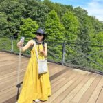 Ayuri Yoshinaga Instagram - 🌱‬🌿🍃 黄色ワンピース映えるね🐤 onepiece:stylemixer #自然 #森 #アウトドア #ワンピース #오오티디