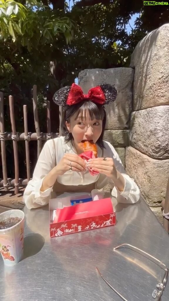 Ayuri Yoshinaga Instagram - 🌎🌋🧜‍♀🫧🧞‍♂ #ディズニーシー #ディズニーコーデ #ディズニー #oohyo #pizza #오오티디 #일본여행 #디즈니