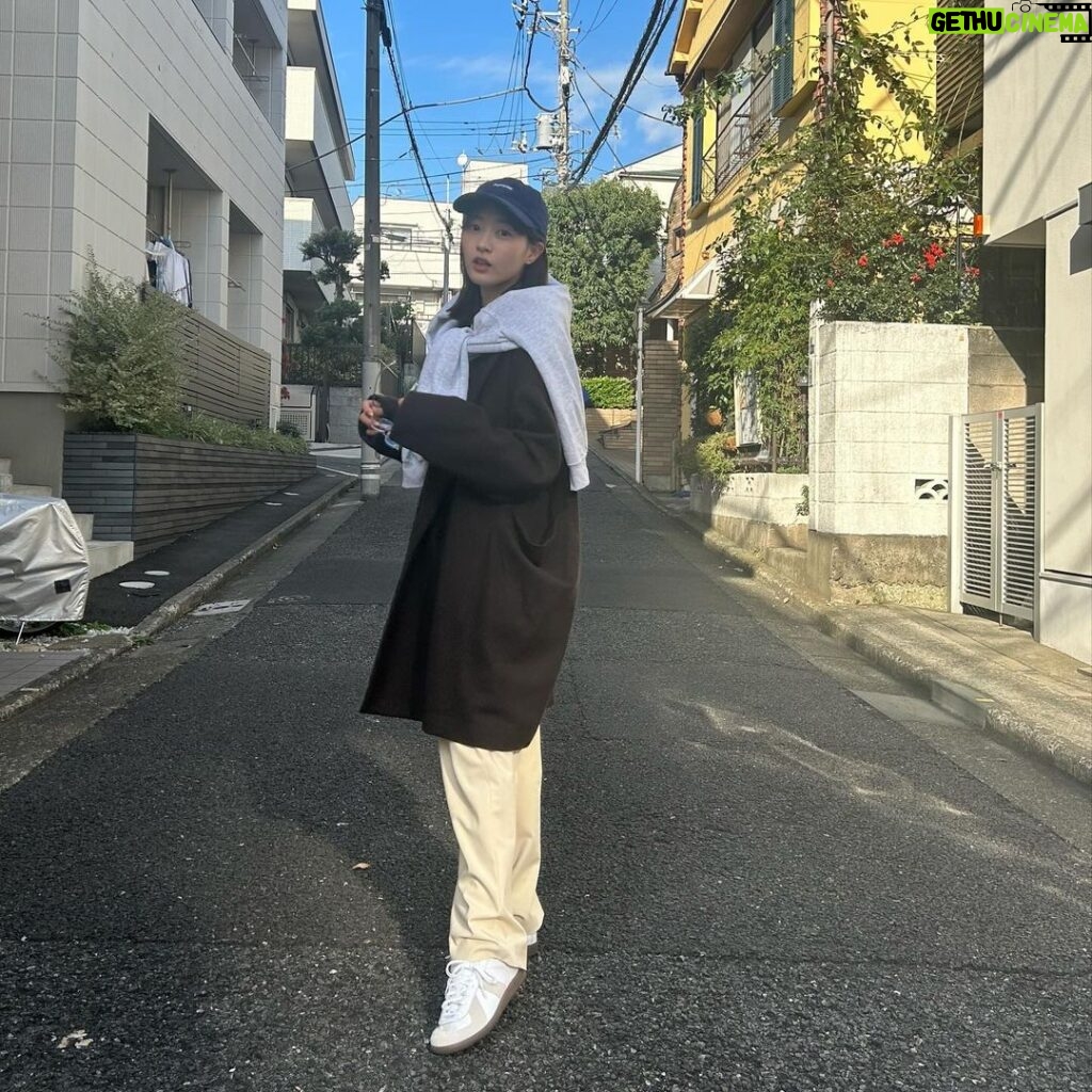 Ayuri Yoshinaga Instagram - スウェットって巻いても可愛いんだよ🥰