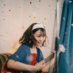 Ayuri Yoshinaga Instagram - @thisislastband さんの『恋愛凡人は踊らない』MVに出演させていただきました！ POPで可愛い仕上がりになってます🫧 ぜひ、聴いて見てみてね！ #thisislast #恋愛凡人は踊らない