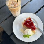 Ayuri Yoshinaga Instagram - ケーキの美味しいお店🍰 みんなの好きなケーキはなんだい？