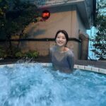 Ayuri Yoshinaga Instagram - 竜宮城の温水プールに入りました。 最後の写真オカンの足なんだけど、後ろに写ってるのって人なのかなぁ、、、人だったらごめんなさい！！！！