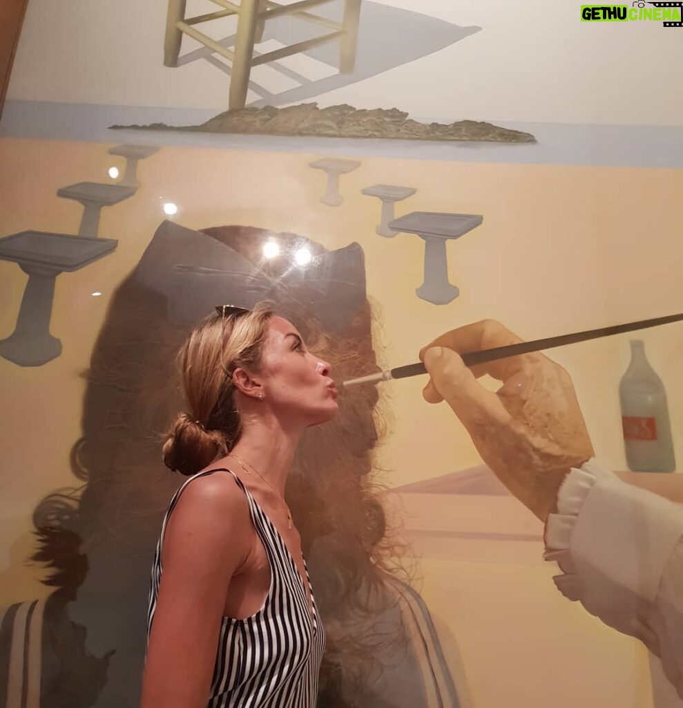 Bade Işcil Instagram - Dali lik var bende 😍☺🙃 Salvador Dali Theater Museum