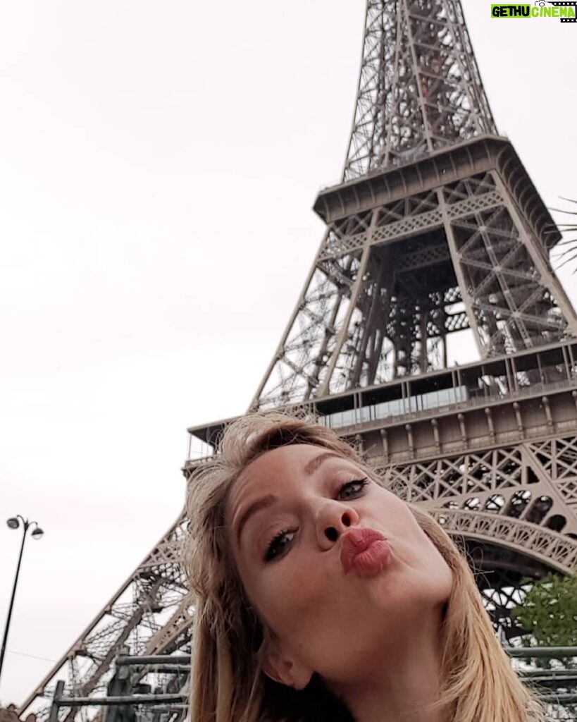 Bade Işcil Instagram - 😘 Eiffel Tower - Paris, France