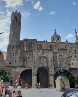 Bade Işcil Instagram - Barcelona da gezilmesi gereken bir sehirmis 34 yildan sonra anlamis oldum ☺