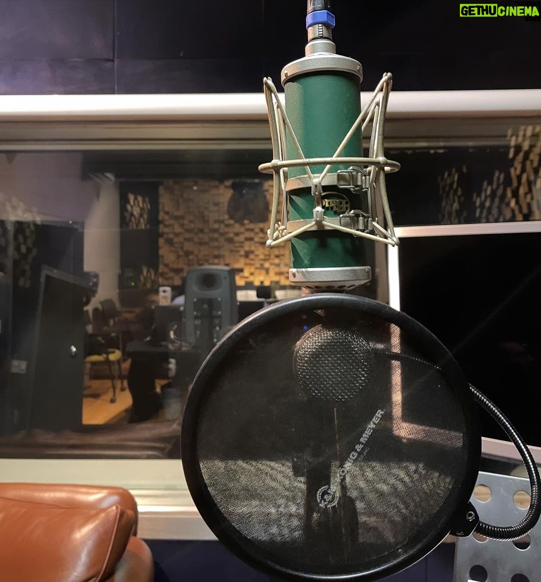 Bade Işcil Instagram - Sesimiz soluğumuz 🎙️ 🎧🥰