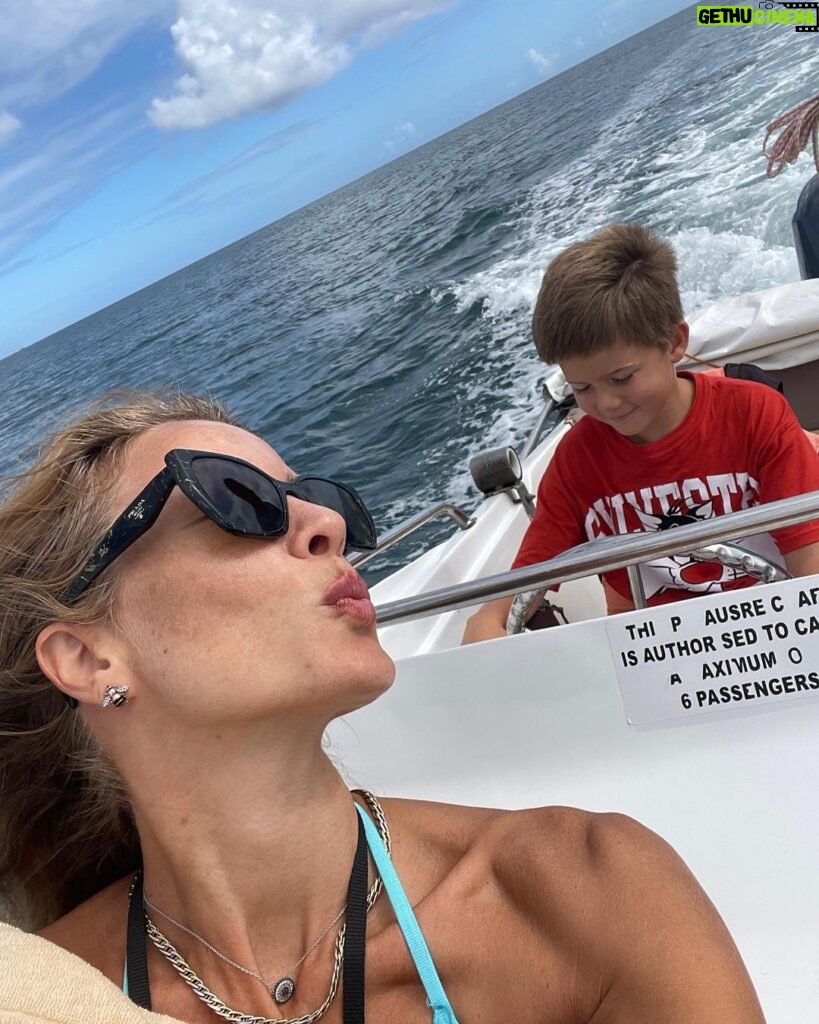 Bade Işcil Instagram - Kaptanımla dalışa giderken Balina ve yavrusu da bize eşlik etti 🧿🙏🏻 Mauritius
