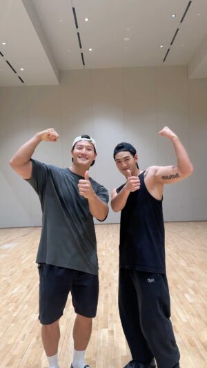 Baekho Instagram - #엘리베이터안에서 🔥 with #김종국 #백호 #BAEKHO #엘리베이터 #BAEKHO_Elevator