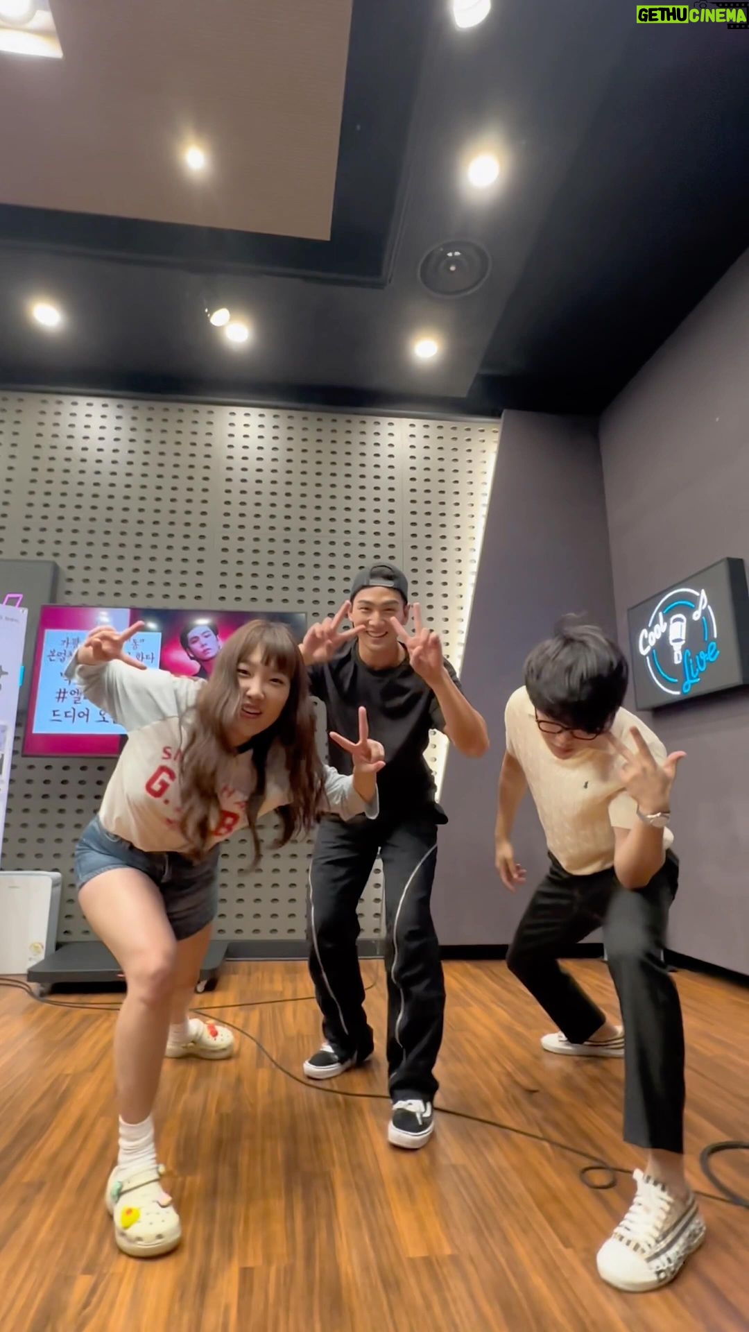 Baekho Instagram - #엘리베이터안에서 🔥 with #이은지 #이장준 #백호 #BAEKHO #엘리베이터 #BAEKHO_Elevator