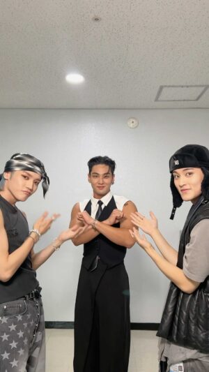 Baekho Instagram - #엘리베이터안에서 🔥 with #NCTU #TAEYONG #MARK #백호 #BAEKHO #엘리베이터 #BAEKHO_Elevator