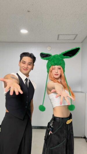 Baekho Instagram - #엘리베이터안에서 🔥 with #전소미 #JEONSOMI #백호 #BAEKHO #엘리베이터 #BAEKHO_Elevator