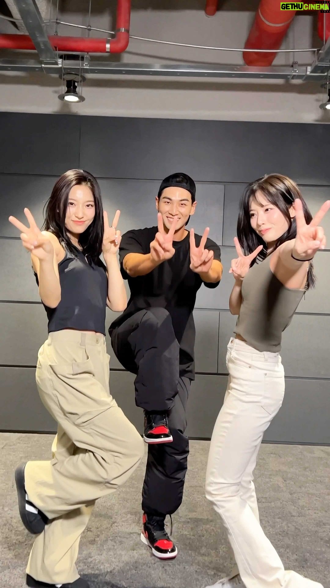 Baekho Instagram - #엘리베이터안에서 🔥 with #프로미스나인 #fromis_9 #새롬 #SAEROM #지원 #JIWON #백호 #BAEKHO #엘리베이터 #BAEKHO_Elevator