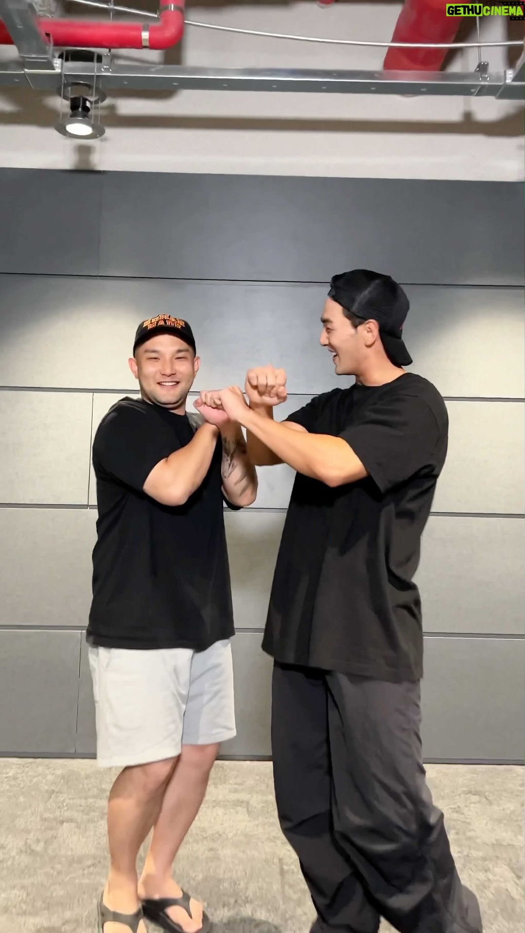 Baekho Instagram - #엘리베이터안에서 🔥 with #범주 #BUMZU #백호 #BAEKHO #엘리베이터 #BAEKHO_Elevator