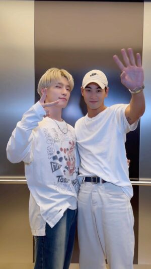 Baekho Instagram - #엘리베이터안에서 🔥 with #세븐틴 #SEVENTEEN #디노 #DINO #백호 #BAEKHO #엘리베이터 #BAEKHO_Elevator