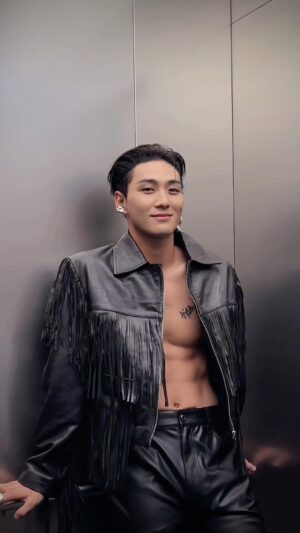 Baekho Instagram - #엘리베이터안에서 🫢 #백호 #BAEKHO #엘리베이터 #BAEKHO_Elevator