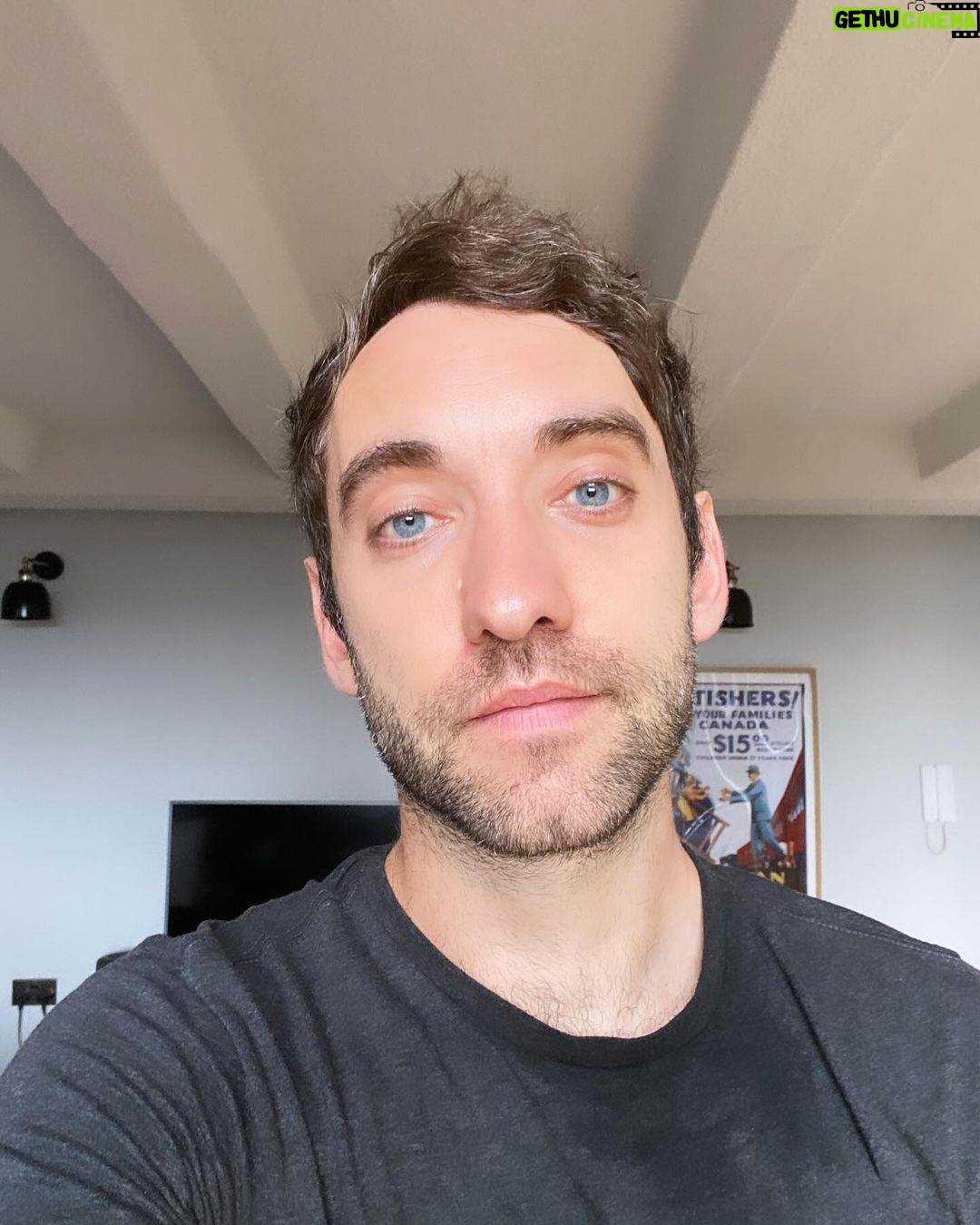 Banners - 1.6K Likes - I was trying to make a video of me talking about a thing for someone and I’ve accidentally taken a photo. Seems a HUGE waste to not make you look at it. I hope you’re all having an alright Monday. Have a boss week. ❤️❤️