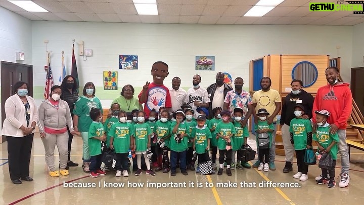 Barack Obama Instagram - In 2017, Joseph Williams volunteered to read a book to the students in his child’s classroom on Chicago’s South Side. That reading led to another and would inspire other fathers to join him. That same year, Joseph launched @MrDadsFathersClub, a non-profit committed to having fathers and positive male role models read and serve as mentors to students in classrooms throughout Chicago. In 2022, Mr. Dad’s Father’s Club received one of our @MBK_Alliance Freedom Summer grants to support their work. Today, the organization serves nearly 1,200 children, and hosts weekly training sessions for those looking to get involved in the program. To Joseph and all of the dads working to make a difference in the lives of our young people, I hope you have a great Father’s Day. It’ll take all of us doing our part to build the brightest future possible for our kids. Chicago, Illinois