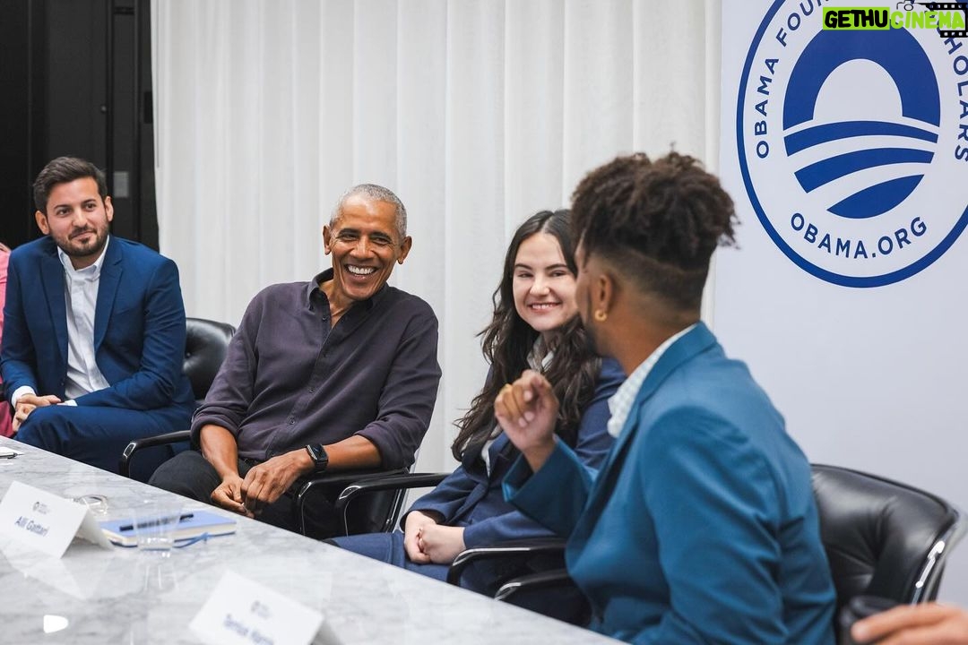 Barack Obama Instagram - At the @ObamaFoundation, we believe the best way to make the world better is by supporting the next generation of leaders working on everything from strengthening democracy, to addressing gender-based violence, to fighting climate change. On Giving Tuesday, please help support their work at the link in my bio.
