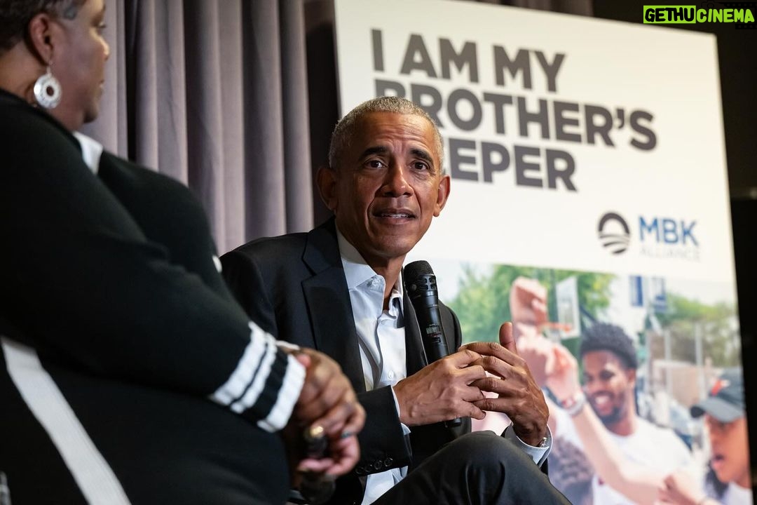 Barack Obama Instagram - In Chicago, I got to spend time with grassroots leaders from our @GirlsOpportunityAlliance Network who are learning from each other and finding new ways to create even more opportunities for girls in this city that we love. I also had the chance to hear more about the work that folks in our @MBK_Alliance Network are doing to transform the lives of young men and the communities they live in. Michelle and I are proud of the work these groups are doing, and the difference they’ll make for generations to come. Chicago, Illinois