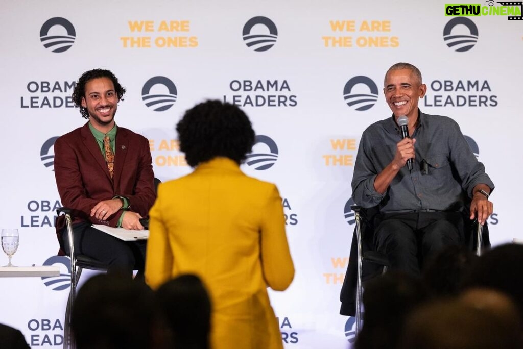 Barack Obama Instagram - From our @ObamaFoundation Scholars to our Voyagers, the leaders I met this week inspired me. They’re organizing in their communities, finding solutions to important challenges, and using their voices to bring about change. Chicago, Illinois